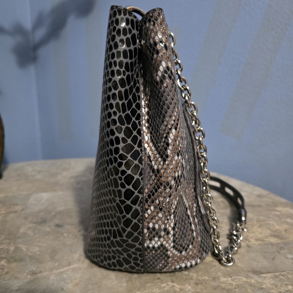 Sondra Roberts Snake Print Black & Tan Shoulder Bucket Bag - Picture 4 of 10